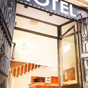El Cruce Hotel